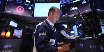 Should investors dump U.S. stocks for international equities? Experts weigh in