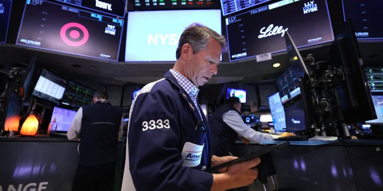 Should investors dump U.S. stocks for international equities? Experts weigh in