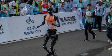 Stumbling and Overheating, Most Humanoid Robots Fail to Finish Half Marathon in Beijing