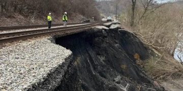 Cost savings boost Norfolk Southern profits despite impact of winter storms