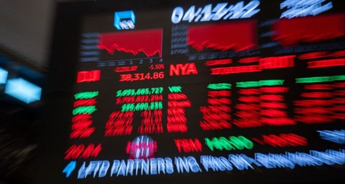 US stock futures tumble as officials offer no respite from tariffs