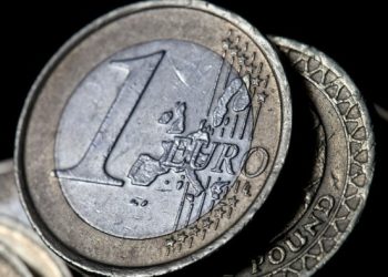 German bonds rise with euro as investors head for Europe’s haven