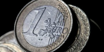 German bonds rise with euro as investors head for Europe’s haven