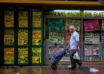 Venezuela cracks down on black market dollars as sanctions bite