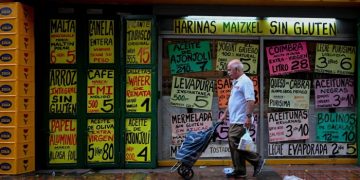 Venezuela cracks down on black market dollars as sanctions bite