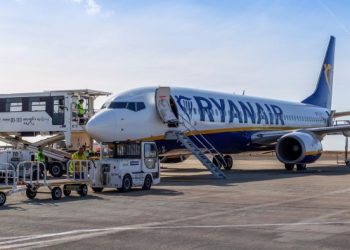 Ryanair takes advantage of oil price fall to lock in cheaper fuel costs