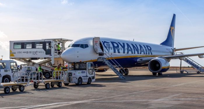 Ryanair takes advantage of oil price fall to lock in cheaper fuel costs