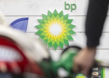 BP profits halve as oil major struggles to turn around business