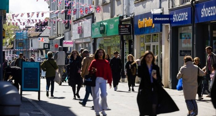 British retail sales unexpectedly rose 0.4% in March