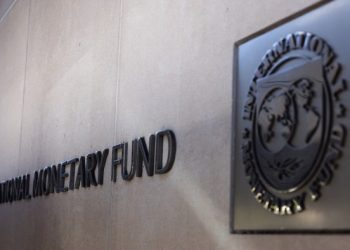 Argentina secures $20bn IMF deal by relaxing currency controls