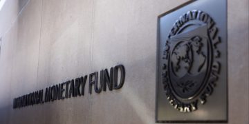 Argentina secures $20bn IMF deal by relaxing currency controls