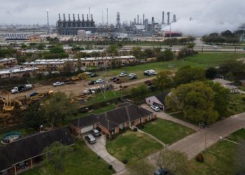 Exxon poised to overtake Shell and BP on low carbon spending