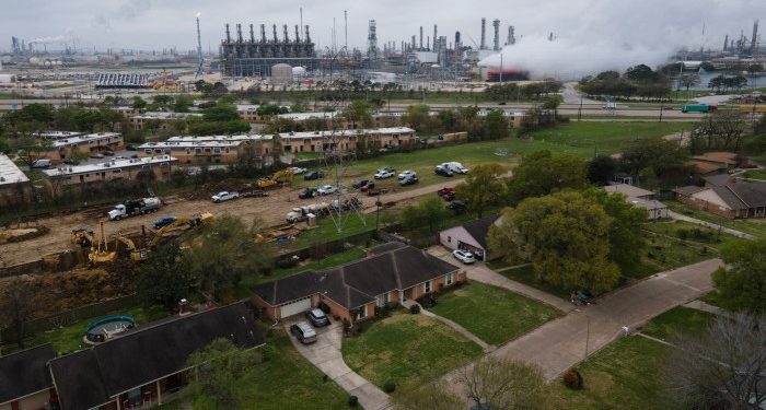 Exxon poised to overtake Shell and BP on low carbon spending