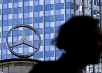 Mercedes-Benz and Stellantis pull profit guidance over tariff uncertainty
