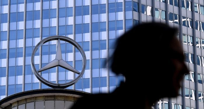 Mercedes-Benz and Stellantis pull profit guidance over tariff uncertainty