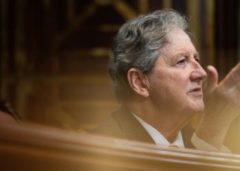 Republican senator backs Powell over Trump attacks on Fed