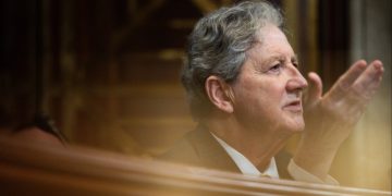 Republican senator backs Powell over Trump attacks on Fed