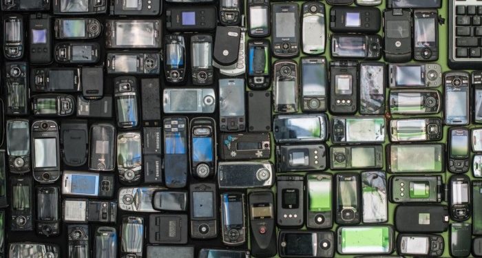 EU issues US-bound staff with burner phones to avoid espionage