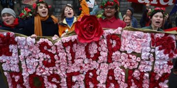 Greenpeace raises threat of new legal challenge to UK oil and gasfields