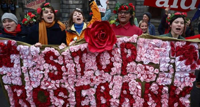 Greenpeace raises threat of new legal challenge to UK oil and gasfields