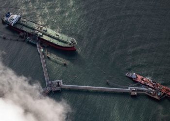 Hedge fund Elliott turns up heat on BP with demand for deep spending cuts