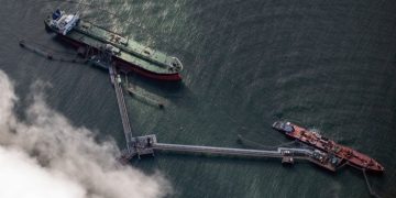 Hedge fund Elliott turns up heat on BP with demand for deep spending cuts