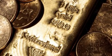 Gold enjoys best week in five years as investors rush to safety