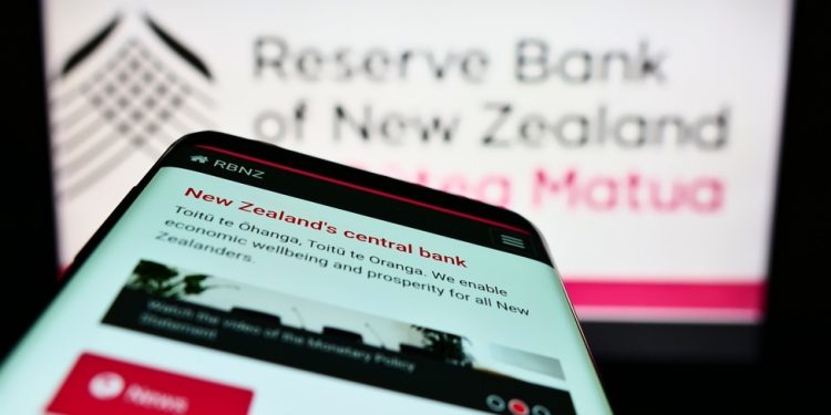 Reserve Bank of New Zealand Assistant Governor Simone Robbers resigns