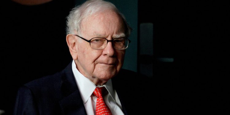 Warren Buffett Plans to Step Down as Berkshire Hathaway CEO by End of 2025