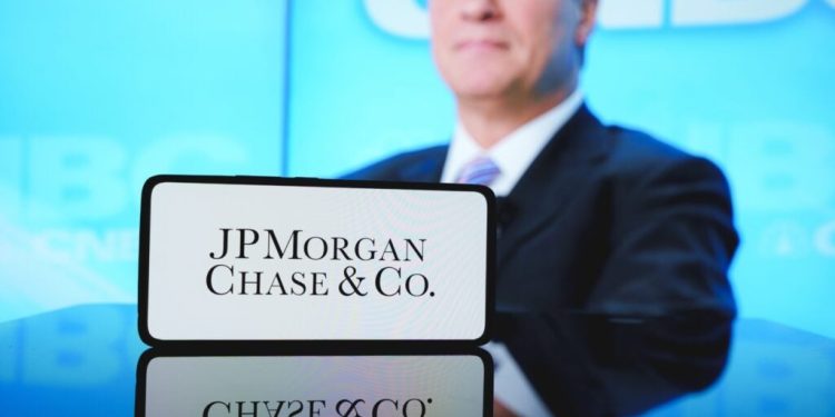 Jamie Dimon Says Trump’s Tariffs Were ‘Too Aggressive,’ Warns US Risks Going It Alone Without Measured Trade Strategy – JPMorgan Chase (NYSE:JPM)