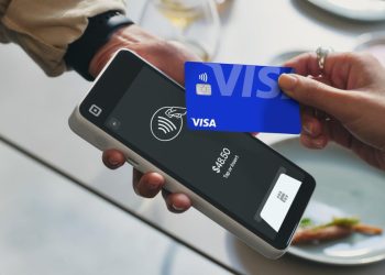 Square’s $399 Handheld accepts tap-to-pay at your table