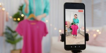 Meta, Google, Snap Set To Lose Billions In Ad Revenue From Chinese Sellers As Trump Closes De Minimis Exemptions: Report – Alphabet (NASDAQ:GOOG), BigCommerce Holdings (NASDAQ:BIGC)