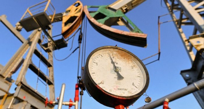 UK hits key figures in Russian oil trade with sanctions