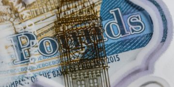 UK ministers consider cutting tax-free cash Isa allowance