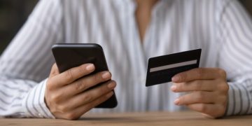 How to block the financial scammers on social media