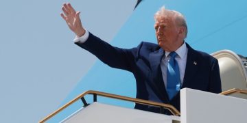 Donald Trump returns from Middle East dealmaking to domestic economic gloom