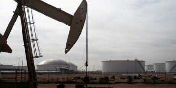 US oil output has peaked amid price fall, top shale producer warns