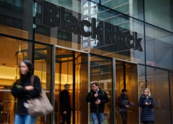 BlackRock orders managing directors back to the office five days a week