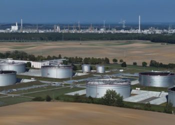 EU to set 2027 deadline for severing energy contracts with Russia