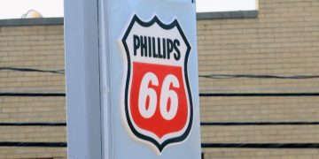 Activist hedge fund Elliott wins two seats on Phillips 66 board