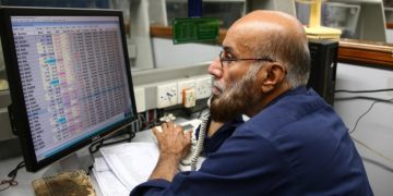 Funds for wealthy investors snap up expensive private equity stakes