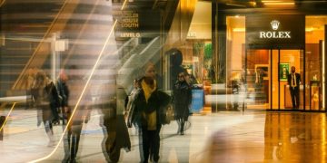 Soaring gold prices test mettle of luxury watch brands