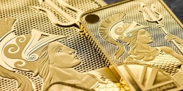 Soaring gold price tempts customers to cash in coins and old jewellery