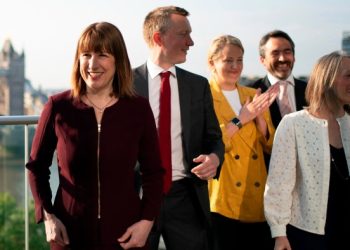 Pension funds resist Reeves’ ‘backstop’ plan to force UK investment