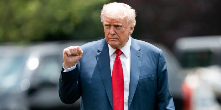 U.S. Court Agrees to Keep Trump Tariffs Intact as Appeal Gets Underway