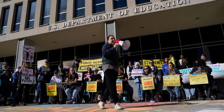 Trump admin seeks Education Department layoff ban lifted