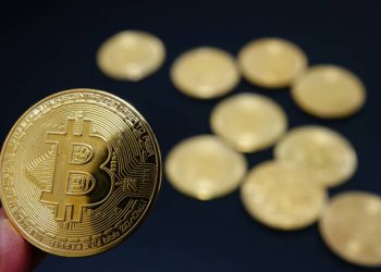 Bitcoin Price Crash Below $100,000 Still Possible: Analysts Issue Downtrend Warnings