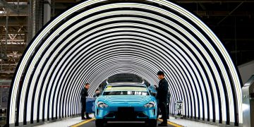 China’s Electric Vehicle Factories Have Become Tourist Hotspots