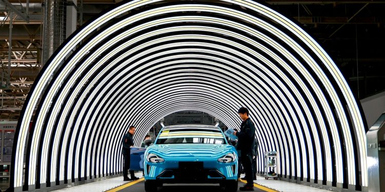 China’s Electric Vehicle Factories Have Become Tourist Hotspots