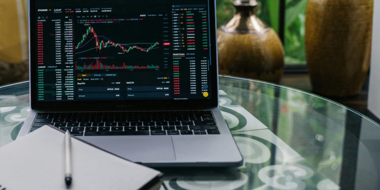 $106K Bitcoin A ‘Safer’ Buy Than $25K—XRP Lawyer Drops Bombshell